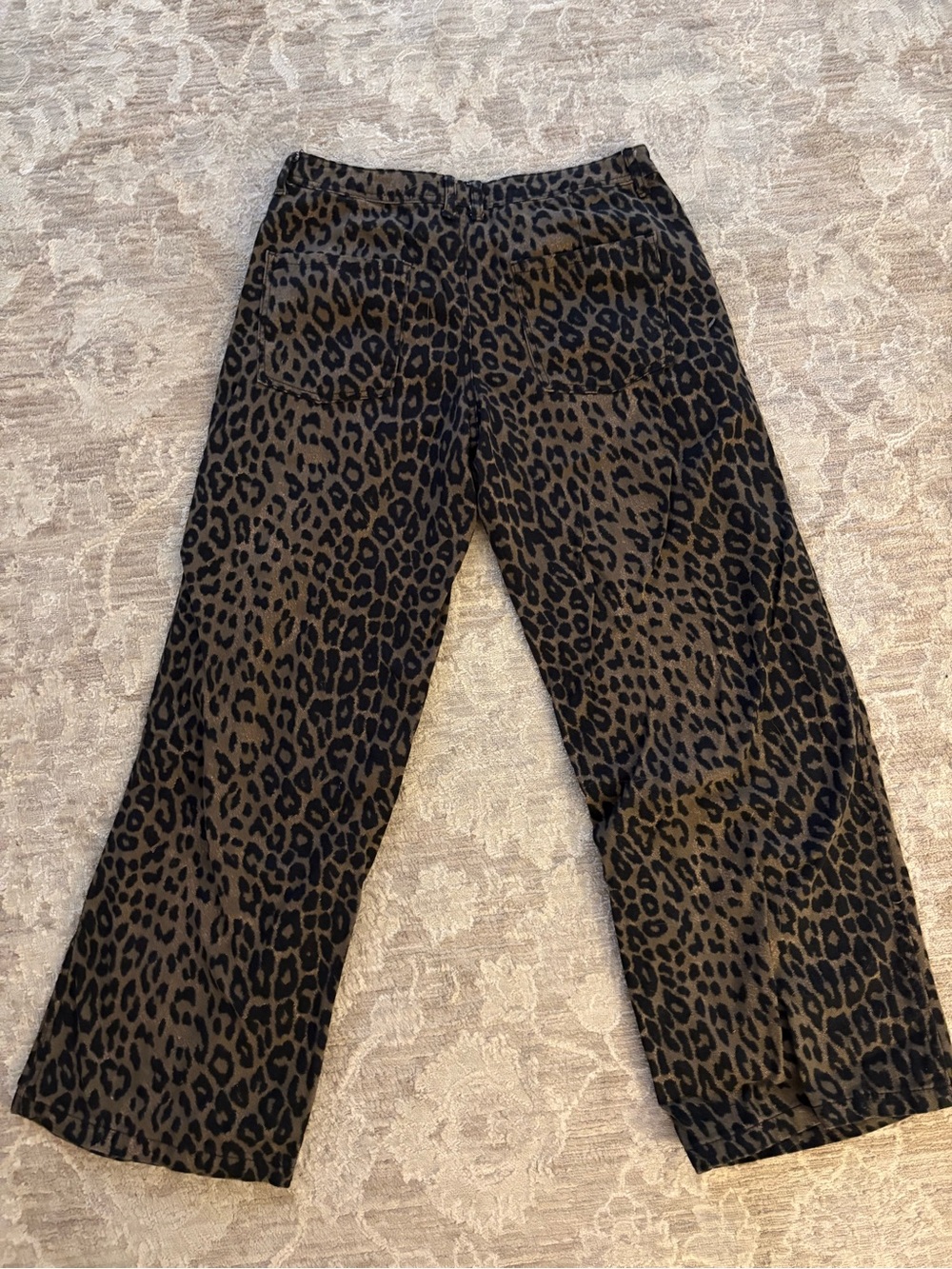 LEOPARD PRINT JEANS 🐆🍒🎱 - Picture 4 of 5